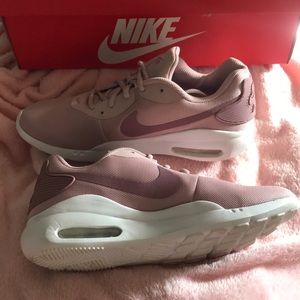 Nike Air Max Oketo